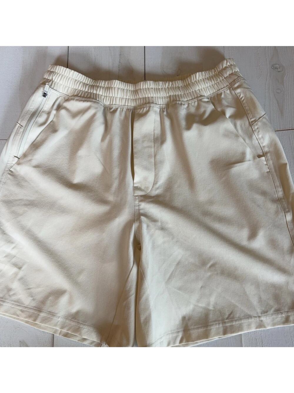 VRST Shorts Mens Small White Lined 7" Inseam Quick Dry Performance Athletic